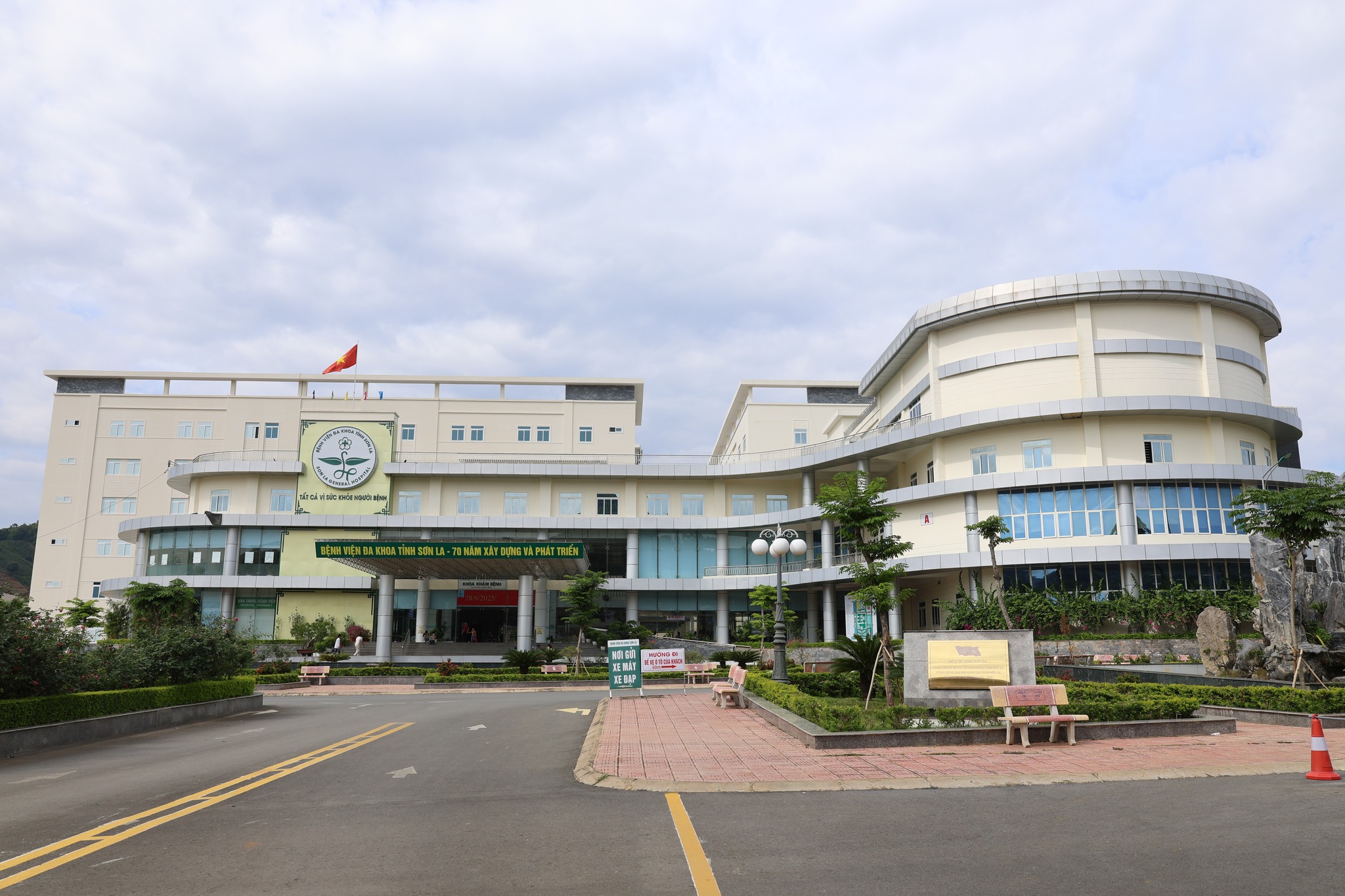 Triển khai giám sát mạng cho Bệnh viện Đa khoa tỉnh Sơn La